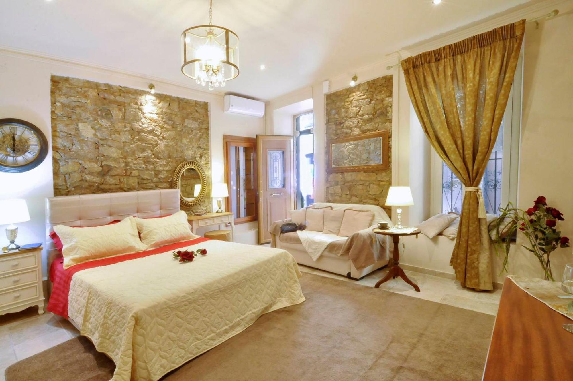 Venetian Mitropolis New